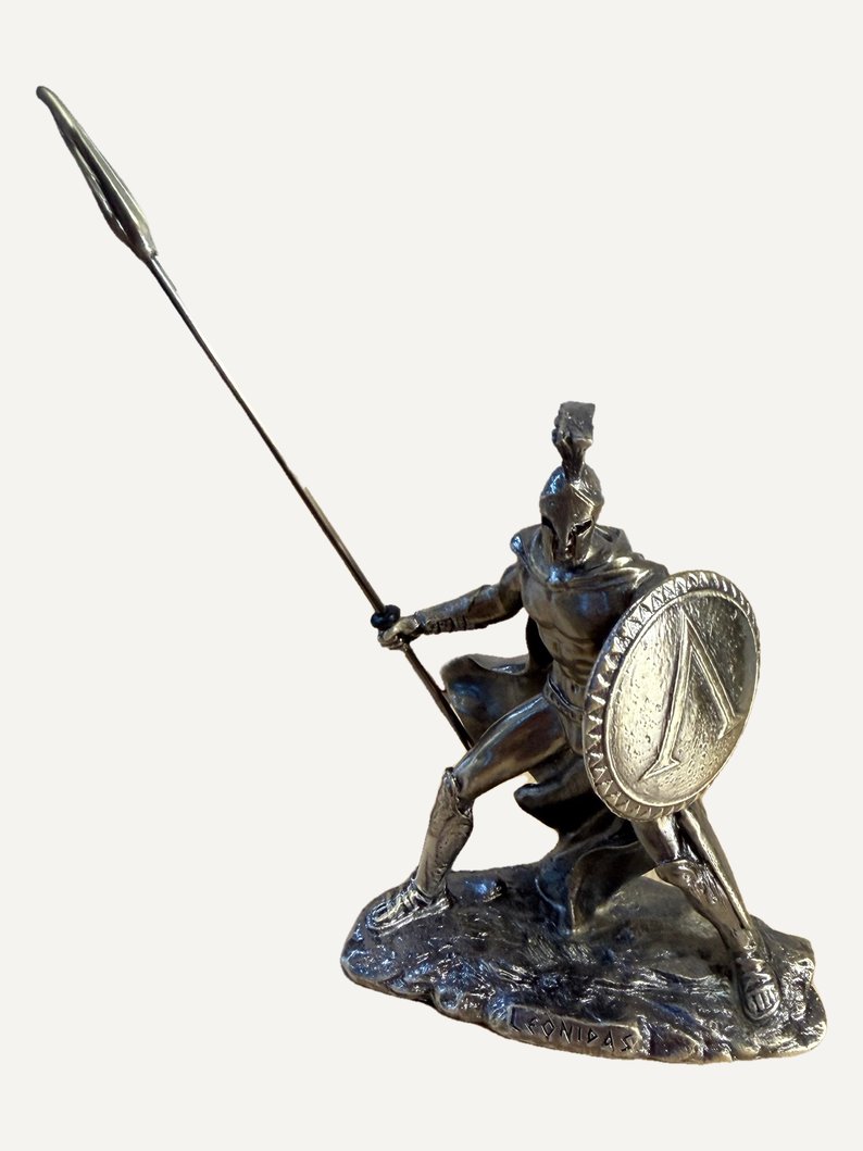 Leonidas pewter figurine: crested helmet, round shield with a large Λ, spear angled forward, cloak, LEONIDAS on the base