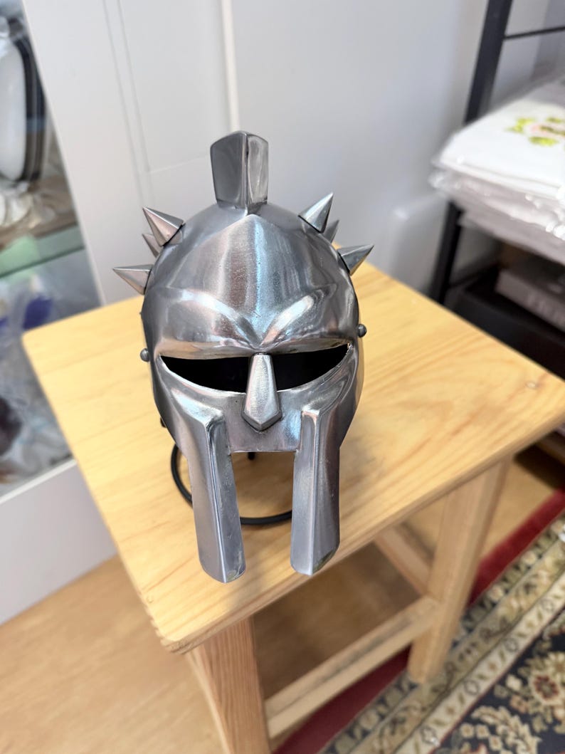 Maximus Gladiator Helmet — with Steel Stand