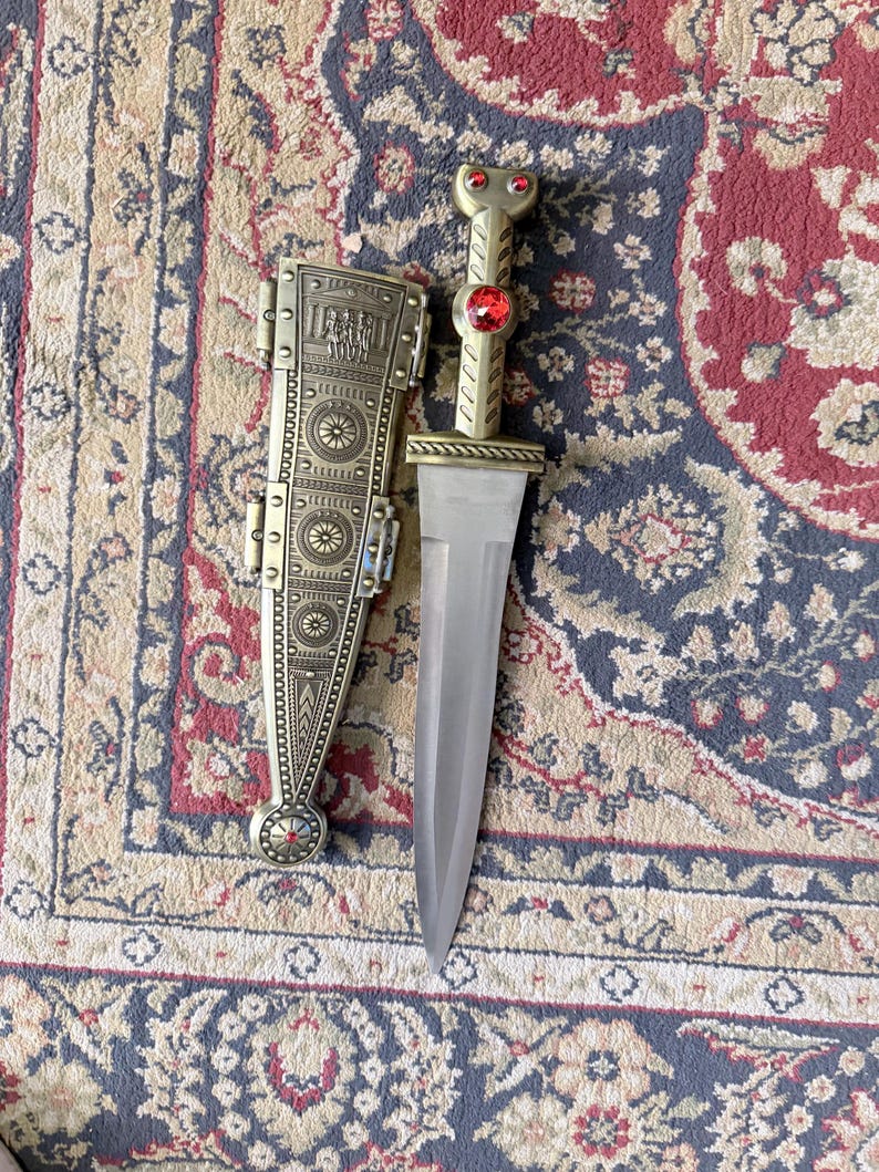 Roman Pugio — Temple Scabbard, Red Stones