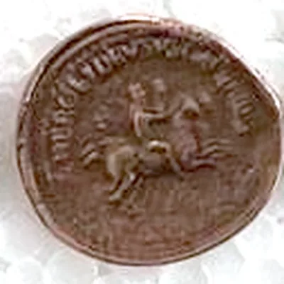 Modern replica of a dupondius of Caligula (not a sestertius), the riders: A horseman galloping right, cloak flying; the double outline suggests two riders. The legend above is barely legible: perhaps …ET DRVSVS… Indicative photo of the replica on sale in the shop, bronze-coloured.