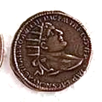Modern replica of the portrait on a dupondius of Trajan, with a modern side, the portrait: Bust of Trajan with a radiate crown, facing right; around it, IMP CAES NERVAE TRAIANO AVG GER DAC P M TR P COS V P P. Indicative photo of the replica on sale in the shop, bronze-coloured.